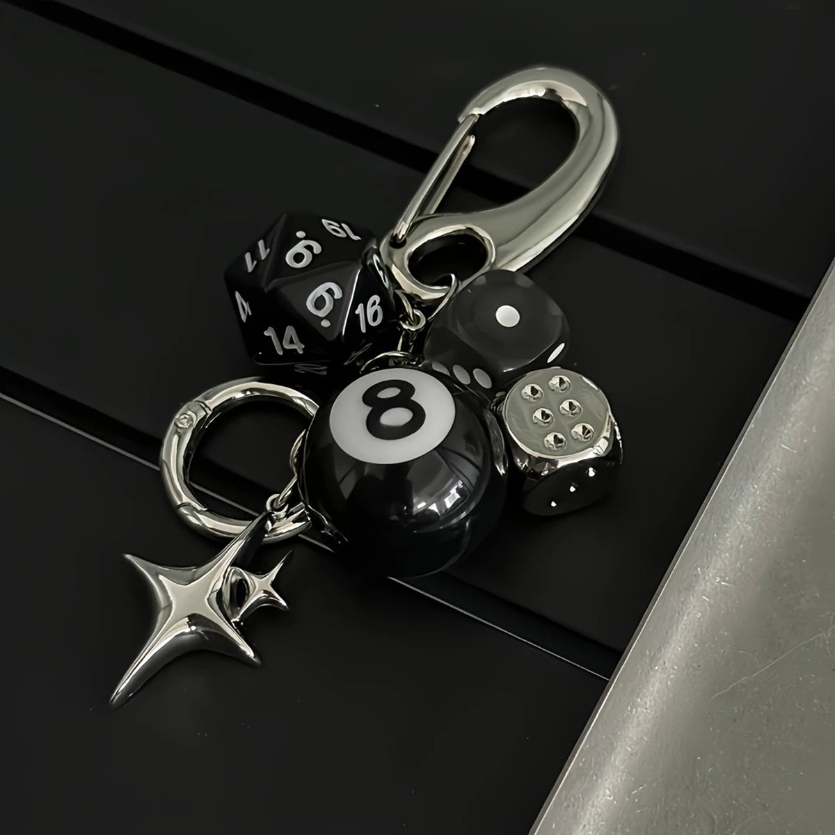 Pingente Streetwear 8-Ball